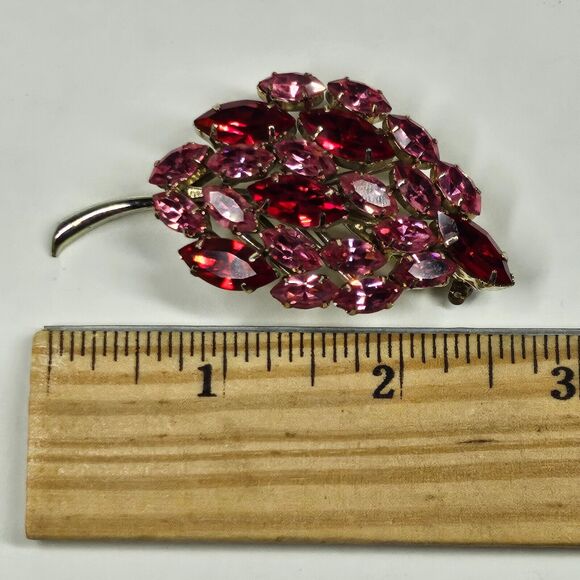 Rhinestone Leaf Pin Pink Red Goldtone Vintage MCM Brooch - Picture 5 of 8